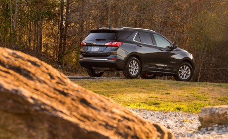 2018 Chevrolet Equinox Rear Three-Quarter Wallpapers 450x275 (42)