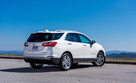 2018 Chevrolet Equinox Rear Three-Quarter Wallpapers 450x275 (29)