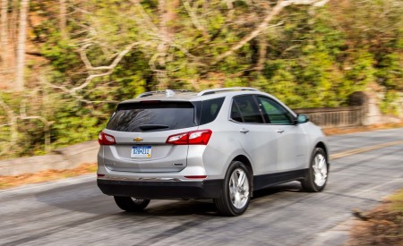 2018 Chevrolet Equinox Rear Three-Quarter Wallpapers 450x275 (73)