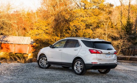 2018 Chevrolet Equinox Rear Three-Quarter Wallpapers 450x275 (28)