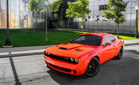 2018 Dodge Challenger SRT Hellcat Widebody (Color: Go Mango) Front Three-Quarter Wallpapers 450x275 (49)
