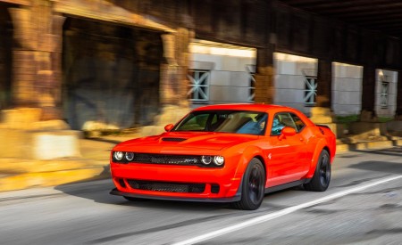 2018 Dodge Challenger SRT Hellcat Widebody (Color: Go Mango) Front Three-Quarter Wallpapers 450x275 (42)