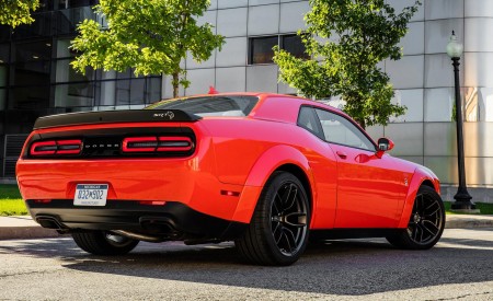 2018 Dodge Challenger SRT Hellcat Widebody (Color: Go Mango) Rear Three-Quarter Wallpapers 450x275 (51)