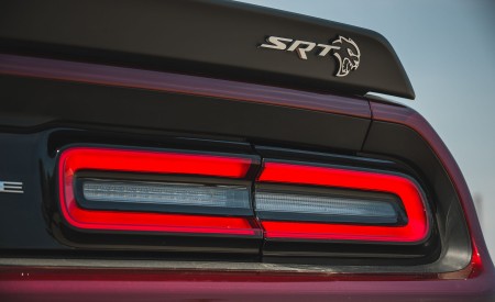 2018 Dodge Challenger SRT Hellcat Widebody (Color: Octane Red) Spoiler Wallpapers 450x275 (19)