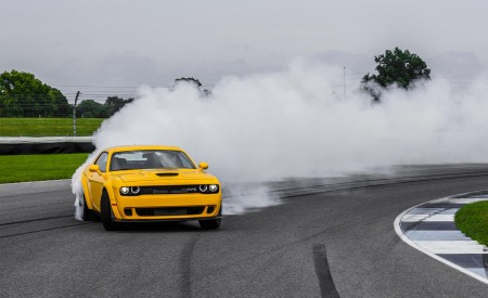 2018 Dodge Challenger SRT Hellcat Widebody (Color: Yellow Jacket) Front Three-Quarter Wallpapers 450x275 (67)