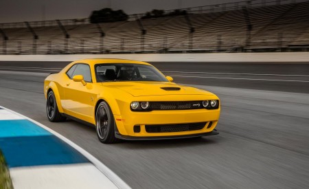 2018 Dodge Challenger SRT Hellcat Widebody (Color: Yellow Jacket) Front Three-Quarter Wallpapers 450x275 (61)