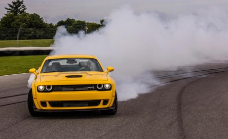 2018 Dodge Challenger SRT Hellcat Widebody (Color: Yellow Jacket) Front Wallpapers 450x275 (69)