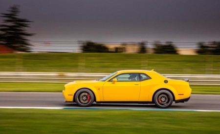 2018 Dodge Challenger SRT Hellcat Widebody (Color: Yellow Jacket) Side Wallpapers 450x275 (66)