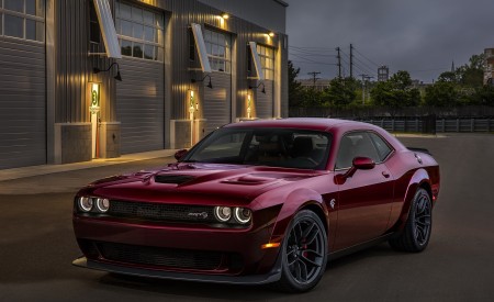 2018 Dodge Challenger SRT Hellcat Widebody Front Three-Quarter Wallpapers 450x275 (100)