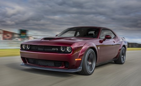 2018 Dodge Challenger SRT Hellcat Widebody Front Three-Quarter Wallpapers 450x275 (90)