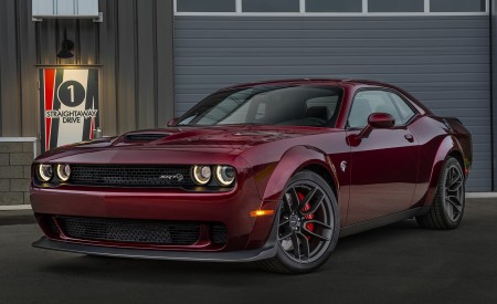 2018 Dodge Challenger SRT Hellcat Widebody Front Three-Quarter Wallpapers 450x275 (99)