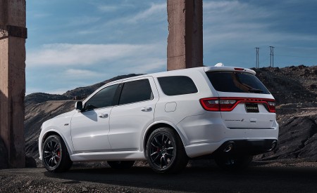 2018 Dodge Durango SRT Rear Three-Quarter Wallpapers 450x275 (41)