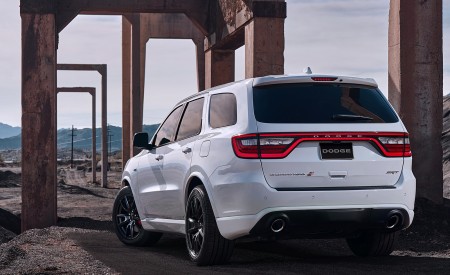 2018 Dodge Durango SRT Rear Wallpapers 450x275 (38)