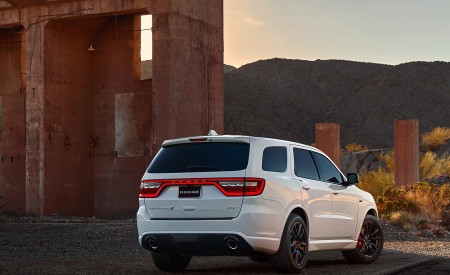 2018 Dodge Durango SRT Rear Wallpapers 450x275 (26)