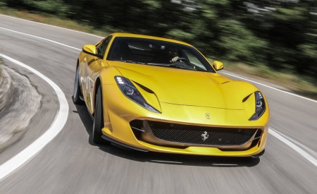 2018 Ferrari 812 Superfast Front Three-Quarter Wallpapers 450x275 (4)