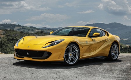 2018 Ferrari 812 Superfast Front Three-Quarter Wallpapers 450x275 (5)