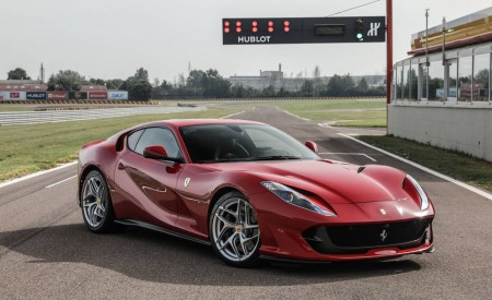 2018 Ferrari 812 Superfast Front Three-Quarter Wallpapers 450x275 (21)