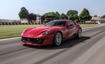 2018 Ferrari 812 Superfast Front Three-Quarter Wallpapers 450x275 (19)