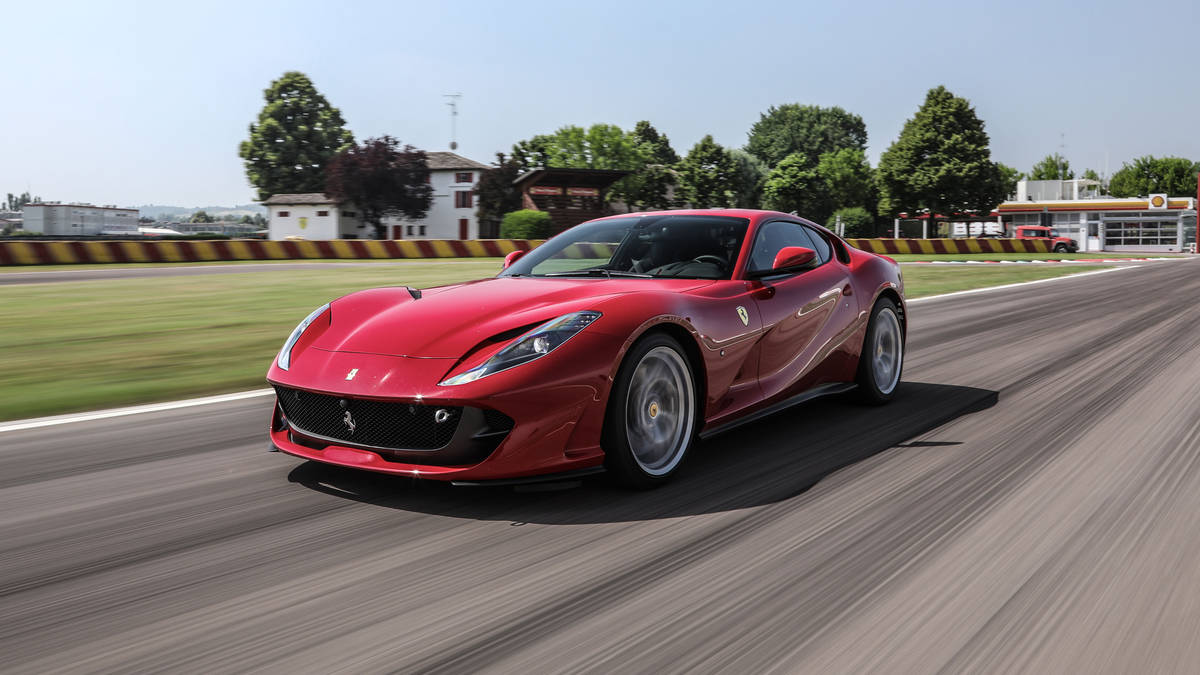 2018 Ferrari 812 Superfast Front Three-Quarter Wallpapers #19 of 56