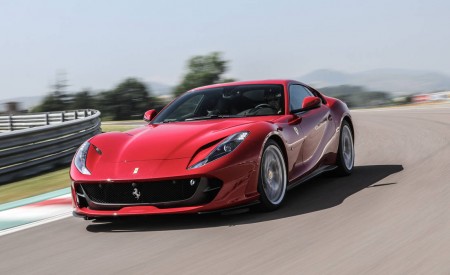 2018 Ferrari 812 Superfast Front Three-Quarter Wallpapers 450x275 (17)
