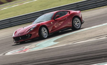 2018 Ferrari 812 Superfast Front Three-Quarter Wallpapers 450x275 (23)