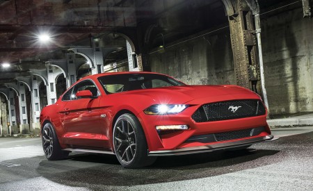 2018 Ford Mustang GT Performance Pack Level 2 Front Three-Quarter Wallpapers 450x275 (80)