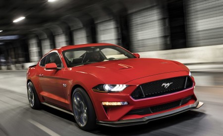 2018 Ford Mustang GT Performance Pack Level 2 Front Three-Quarter Wallpapers 450x275 (77)