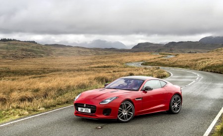 2018 Jaguar F-TYPE 2.0T Front Three-Quarter Wallpapers 450x275 (10)