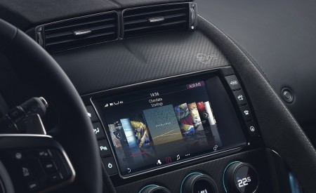2018 Jaguar F-TYPE SVR Coupe Central Console Wallpapers 450x275 (45)