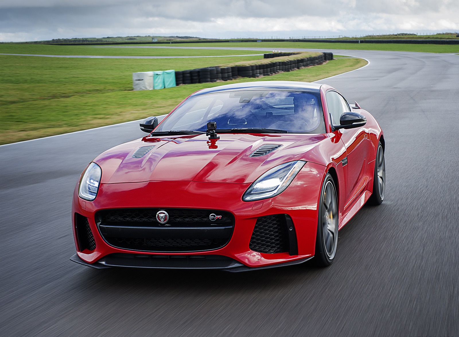 2018 Jaguar F-TYPE SVR Coupe Front Wallpapers (3)