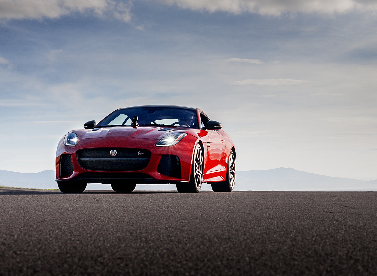 2018 Jaguar F-TYPE SVR Coupe Front Wallpapers (9)