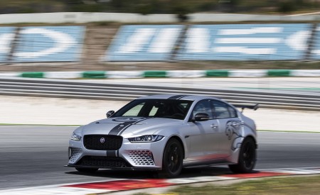 2018 Jaguar XE SV Project 8 Front Three-Quarter Wallpapers 450x275 (77)