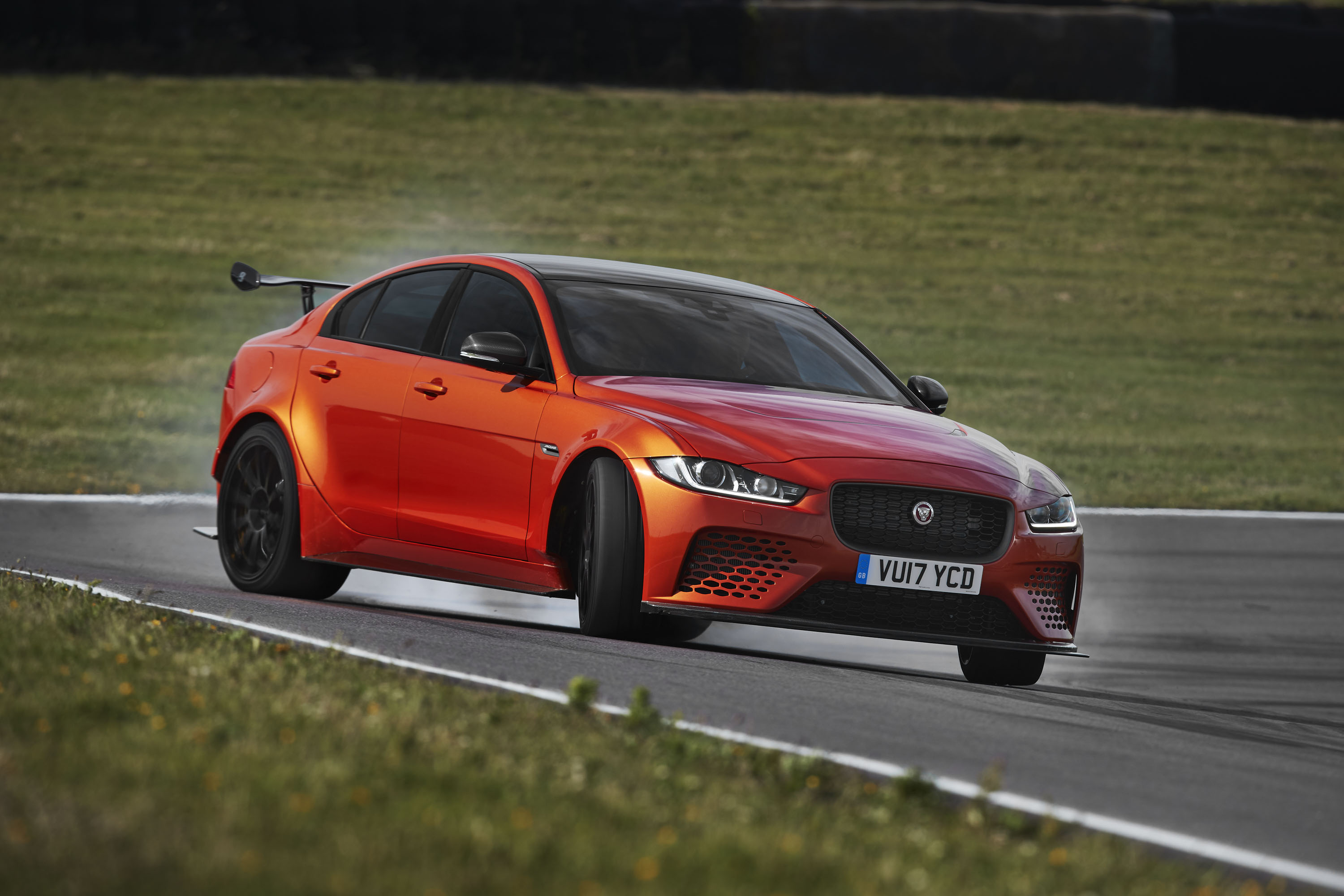 2018 Jaguar XE SV Project 8 Front Three-Quarter Wallpapers (2)