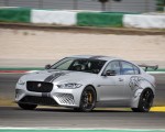 2018 Jaguar XE SV Project 8 Front Three-Quarter Wallpapers 150x120 (47)