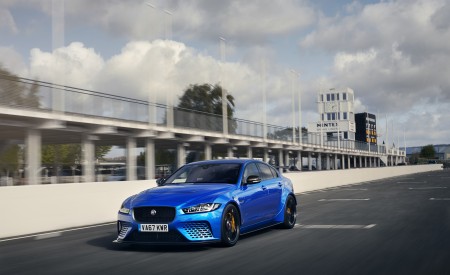 2018 Jaguar XE SV Project 8 Front Three-Quarter Wallpapers 450x275 (30)