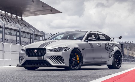 2018 Jaguar XE SV Project 8 Front Three-Quarter Wallpapers 450x275 (91)