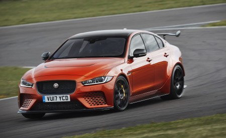2018 Jaguar XE SV Project 8 Front Three-Quarter Wallpapers 450x275 (3)