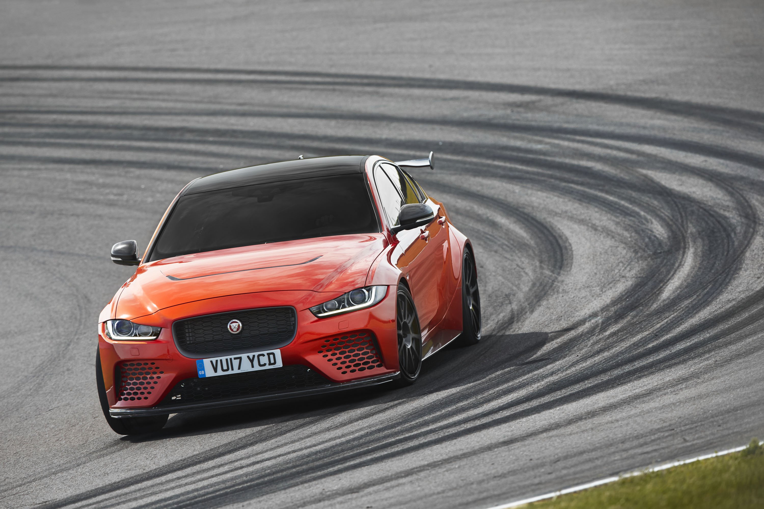 2018 Jaguar XE SV Project 8 Front Wallpapers (5)