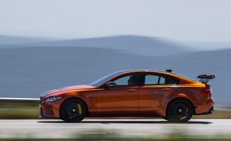 2018 Jaguar XE SV Project 8 Side Wallpapers 450x275 (21)