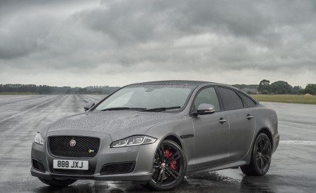 2018 Jaguar XJR575 Front Three-Quarter Wallpapers 450x275 (22)