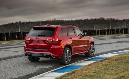2018 Jeep Grand Cherokee Supercharged Trackhawk Rear Three-Quarter Wallpapers 450x275 (15)