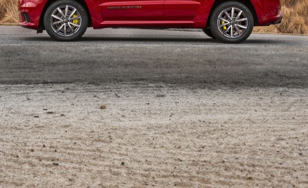 2018 Jeep Grand Cherokee Supercharged Trackhawk Side Wallpapers 450x275 (17)