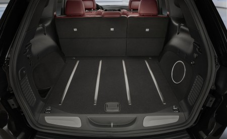 2018 Jeep Grand Cherokee Supercharged Trackhawk Trunk Wallpapers 450x275 (38)