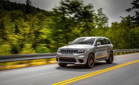 2018 Jeep Grand Cherokee Trackhawk Front Three-Quarter Wallpapers 450x275 (64)