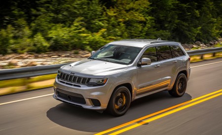 2018 Jeep Grand Cherokee Trackhawk Front Three-Quarter Wallpapers 450x275 (57)