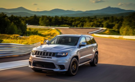 2018 Jeep Grand Cherokee Trackhawk Front Three-Quarter Wallpapers 450x275 (58)