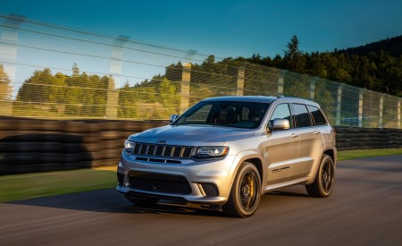 2018 Jeep Grand Cherokee Trackhawk Front Three-Quarter Wallpapers 450x275 (50)