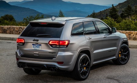 2018 Jeep Grand Cherokee Trackhawk Rear Three-Quarter Wallpapers 450x275 (75)