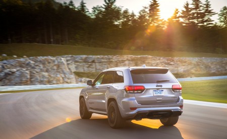 2018 Jeep Grand Cherokee Trackhawk Rear Three-Quarter Wallpapers 450x275 (61)