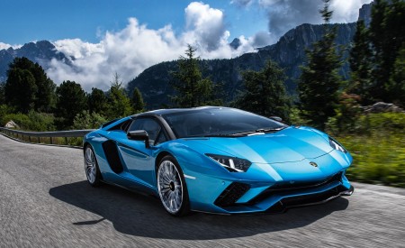 2018 Lamborghini Aventador S Roadster Front Three-Quarter Wallpapers 450x275 (54)
